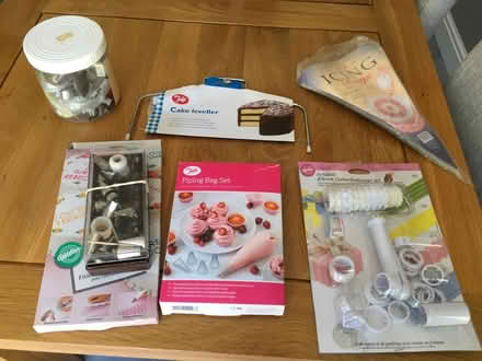 Photo of free Cake icing/decorating equipment (Crowthorne RG45) #1