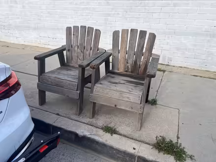 Photo of free CURB ALERT - outdoor chairs (Hawthorne) #1