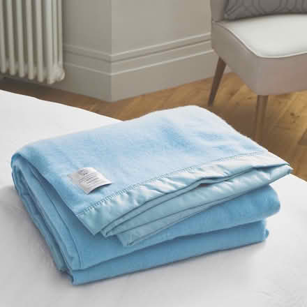 Photo of Woollen blanket (Taunton TA2) #1