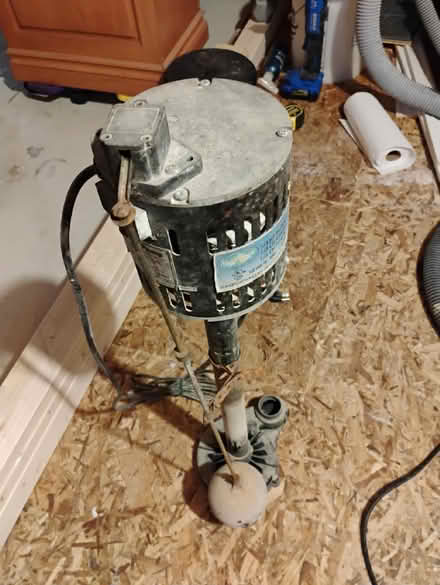 Photo of free Used functional sump pump (Richmond Hill) #1