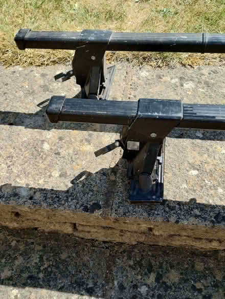Photo of free Thule square section roof bars (GU14) #4