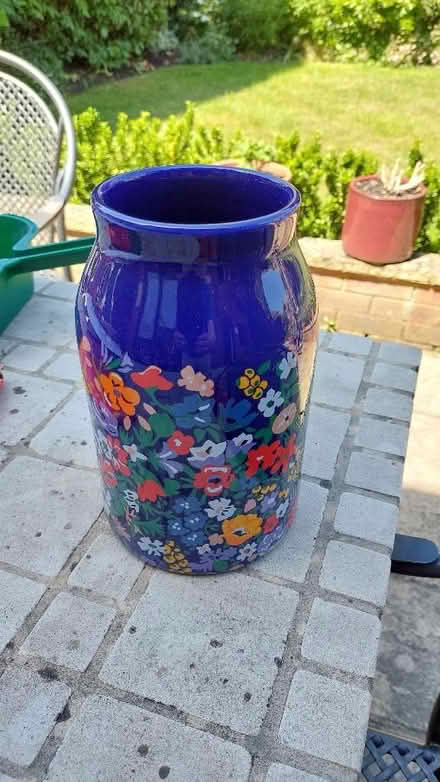 Photo of free Liberty-print vase (Woosehill RG41) #1