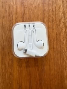 Photo of free Earbuds w/ lightning connector (Sunnyvale 94087) #1