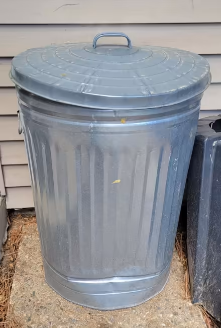 Photo of free 3 Trash cans and pot (Near Mississippi and Dayton) #1