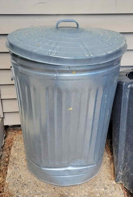 Photo of free 3 Trash cans and pot (Near Mississippi and Dayton) #1
