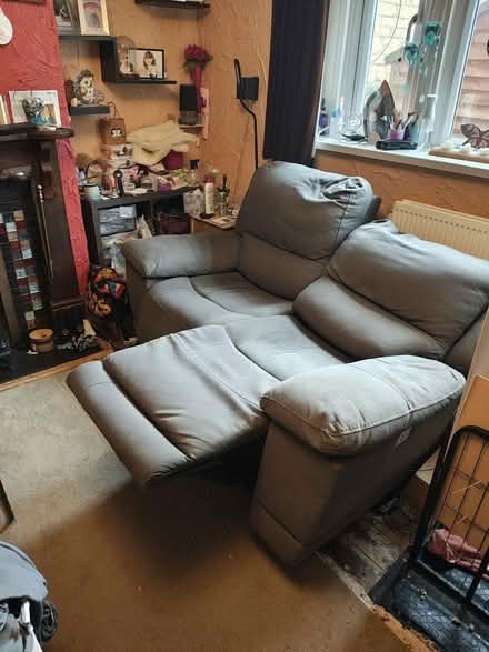 Photo of free 2 electric recliner sofas (Sandford OX4) #3