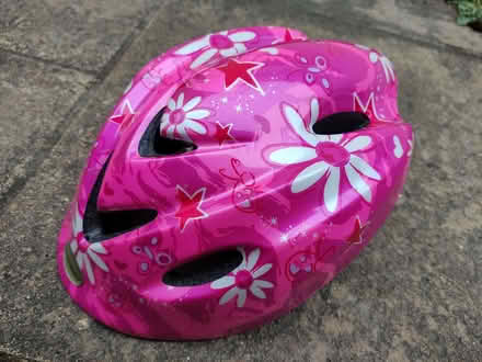 Photo of free Girls' cycle helmet (GU17) #1