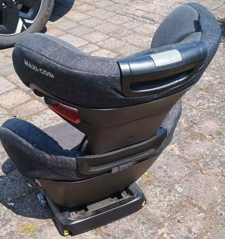 Photo of free Maxi-Cosy Car Seat 15-36 kg (Cowes PO31) #1