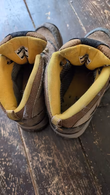 Photo of free Hi-Tec walking boots size 5 (Kenilworth CV8) #2