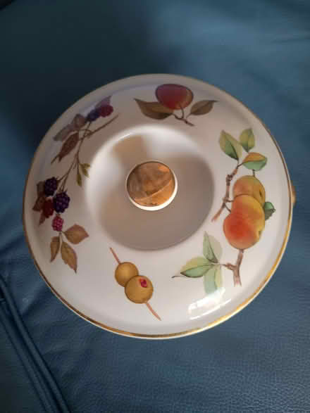 Photo of free A Royal Worcester 7" casserole dish (Hayling Island PO11) #2