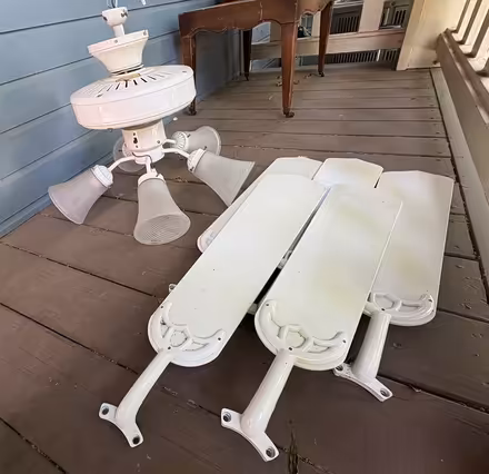 Photo of free 5 blade Ceiling fan with lights (Downtown near Southside Park) #1