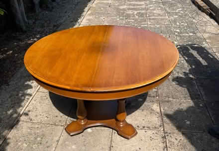 Photo of free Round table (GL3 Gloucester) #1