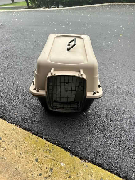Photo of free Dog crate (Middletown) #1