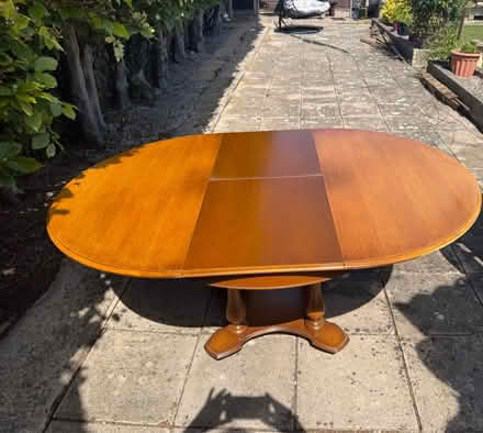 Photo of free Round table (GL3 Gloucester) #4
