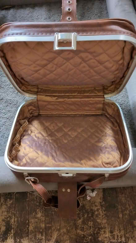 Photo of free Small vintage suitcase (Kenilworth CV8) #3