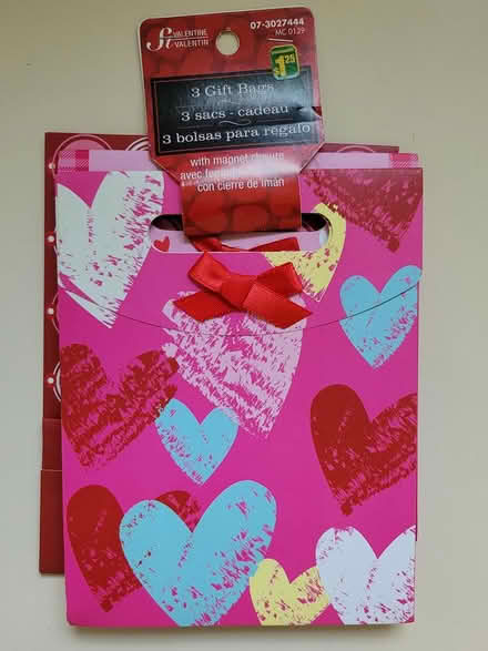 Photo of free 3 small Valentine gift bags (Erin Mills) #1