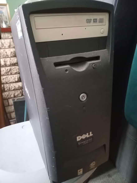 Photo of free Desktop Computer Dell Dimension 2200 (Claregate WV6) #1