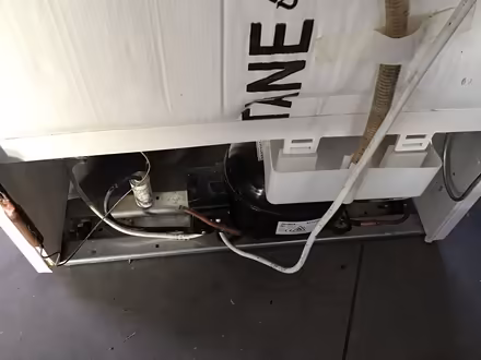 Photo of free Fridge freezer indesit (Clunton SY7) #4