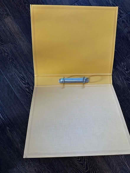 Photo of free A4 Ring Binder (Chigwell IG7) #1