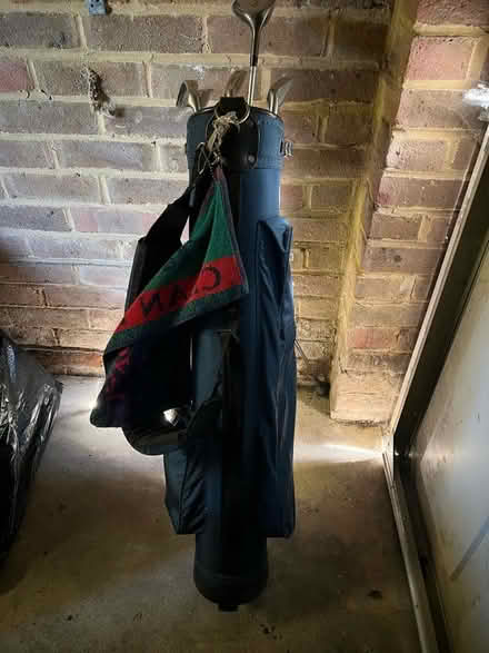 Photo of free Set of lady’s golf clubs in bag (GU52) #4