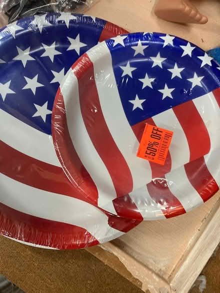 Photo of free July 4 plate and wreath (Foothill Blvd Cupertino) #1