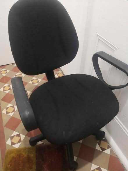 Photo of free Desk chair (B16) #1