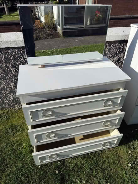 Photo of free Dressing table with mirror (Rathfarnham/ Nutgrove) #3