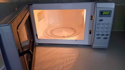 Photo of free 700w Microwave (Garden City OX5) #2