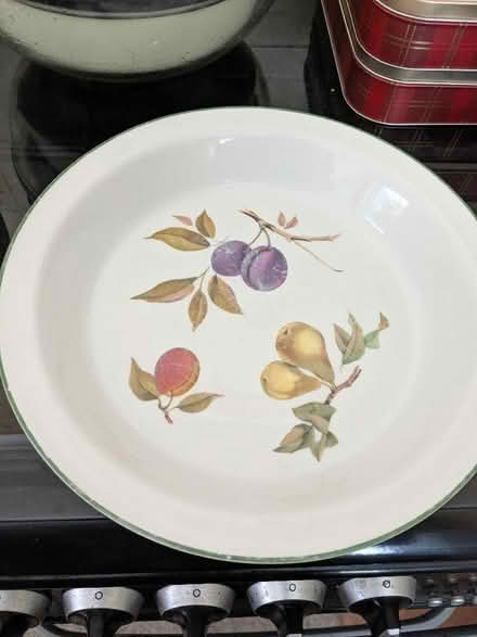 Photo of free Royal Worcester pie plate from 1986 (Llandrindod LD1) #1