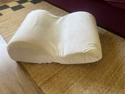 Photo of free Knee/foot support pillow (Hanwell W7) #1