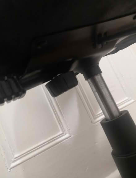 Photo of free Desk chair (B16) #3