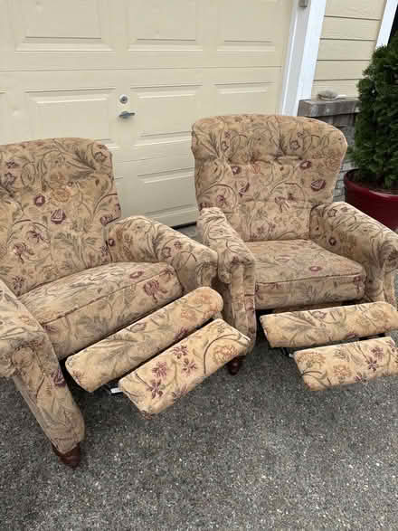 Photo of free Beautiful Recliners (Renton Highlands) #2