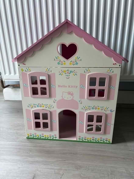 Photo of free Hello Kitty dolls house (Rayleigh SS6) #1