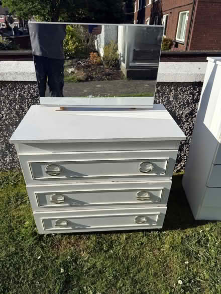 Photo of free Dressing table with mirror (Rathfarnham/ Nutgrove) #4