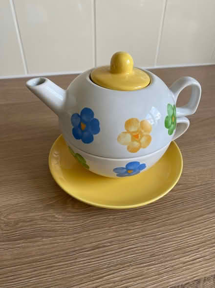 Photo of free Teapot over cup and saucer (Kingsway) #1