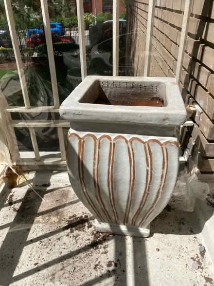 Photo of free Deep Urn (Columbia Heights) #1