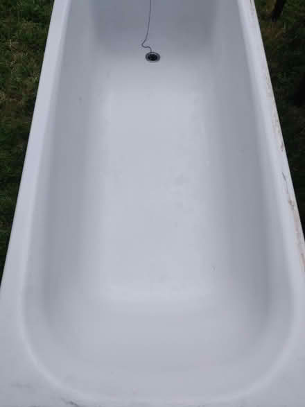 Photo of free Standard size fiberglass bath (Baldock (SG7)) #2