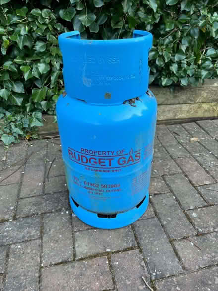 Photo of free 2 Butane Gas Cylinders (Bewdley DY12) #1