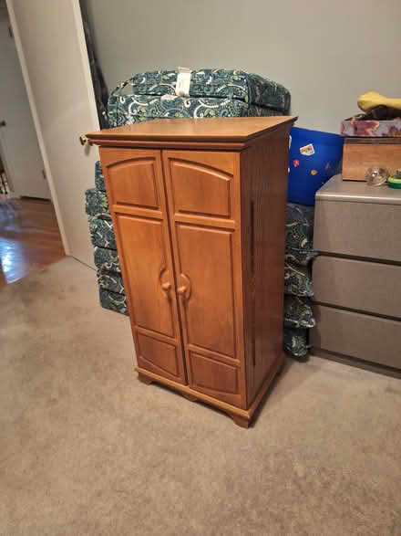 Photo of free Stsnd up jewelry boxx (Rockaway N.j.) #1