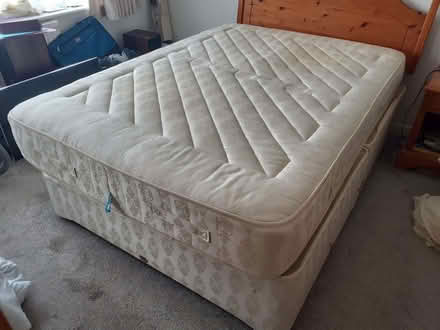 Photo of free double (4ft 6in) 4 drawer divan with sprung mattress (Lordship Estate SG6) #1