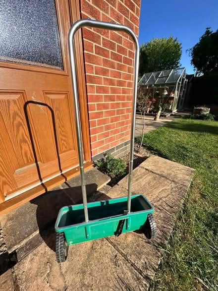 Photo of free Lawn Weed & Feed Spreader (Duffield DE56) #3