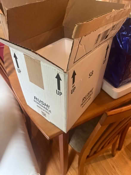 Photo of free Insulated box for shipping (Glen echo, md) #1