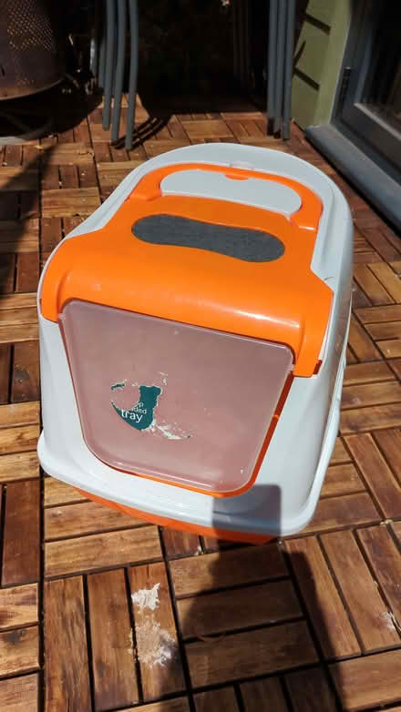 Photo of free Covered litter tray (Kessingland NR33) #1