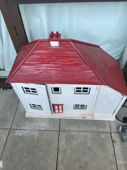 Photo of free 1940 s dolls House (St Albans AL1) #1
