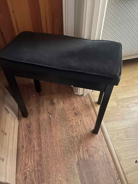 Photo of free Piano/keyboard stool (Westbury BA13) #1