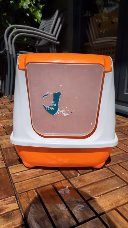 Photo of free Covered litter tray (Kessingland NR33) #2