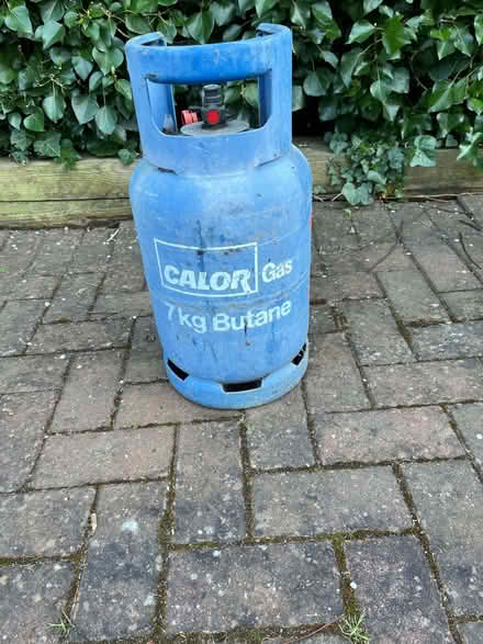 Photo of free 2 Butane Gas Cylinders (Bewdley DY12) #2