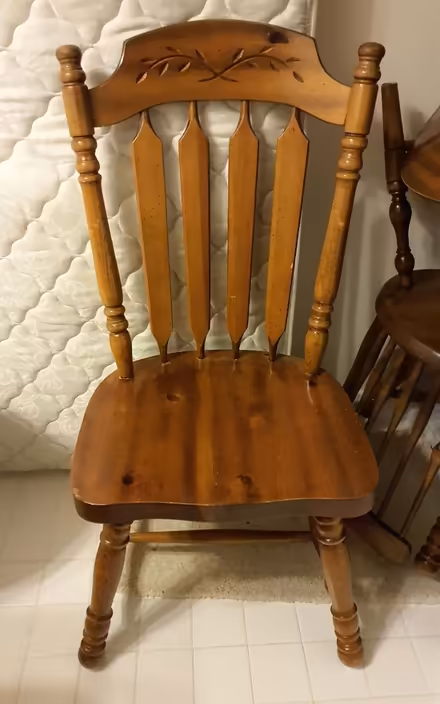Photo of free Large dining table w/ chairs (Macomb Twp.) #2