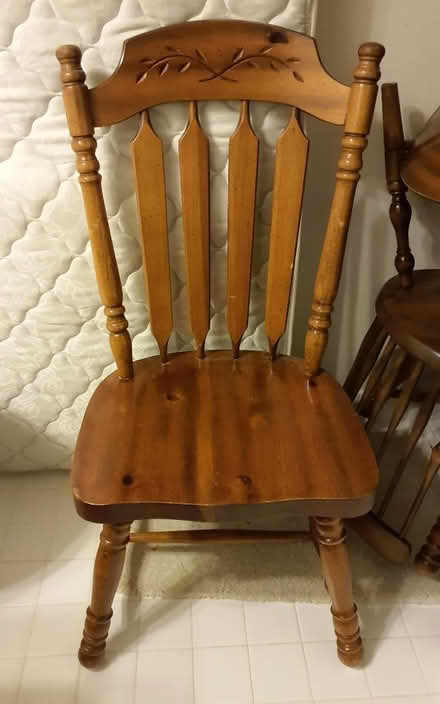 Photo of free Large dining table w/ chairs (Macomb Twp.) #2