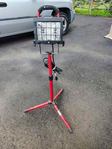 Photo of free Extendable Tri-pod work light (Lansdale) #1